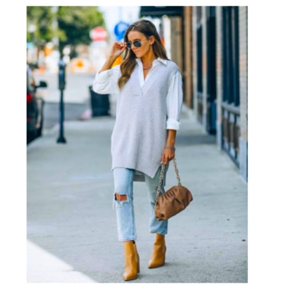 Vici sweater vest.  New with tags size M/L